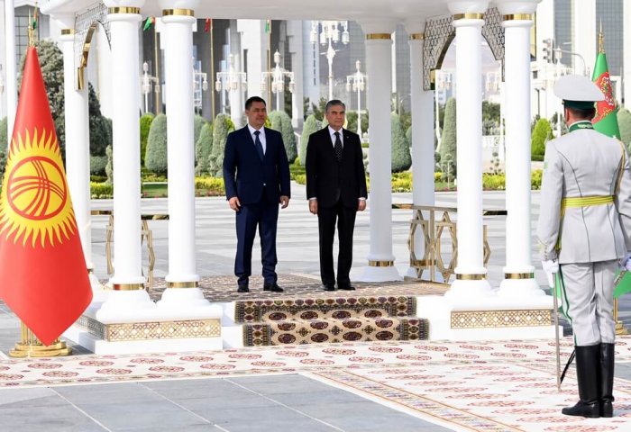 Состоялась официальная встреча Президента Туркменистана с Президентом Кыргызстана