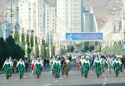 President Berdimuhamedov Participates in World Bicycle Day Cycling Ride