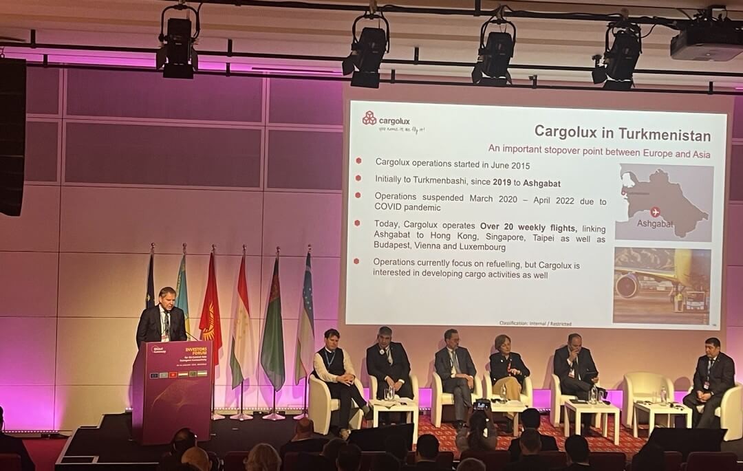 “Cargolux” ýük awiakompaniýasynyň hökümet we senagat gatnaşyklary boýunça uly dolandyryjysy Patrik Žannyň Maýadarlar forumynda eden çykyşy, 2024-nji ýylyň 29-njy ýanwary, Brýussel, Belgiýa. (Surat: “Biznes Türkmenistan”)