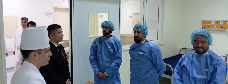 A delegation of doctors from Herat Regional Hospital visits a medical facility in Turkmenistan. (Photo: Consulate of Turkmenistan in Herat)