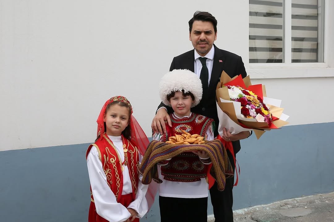 Türkiýäniň Daşary ýurtlardaky türkleriň we garyndaş jemgyýetleriň işleri baradaky müdirliginiň başlygy Abdullah Eren, 2025-nji ýylyň 7-nji apreli, Aşgabat, Türkmenistan (Surat: Abdullah Ereniň "Insagram" platformasyndaky sahypasy)