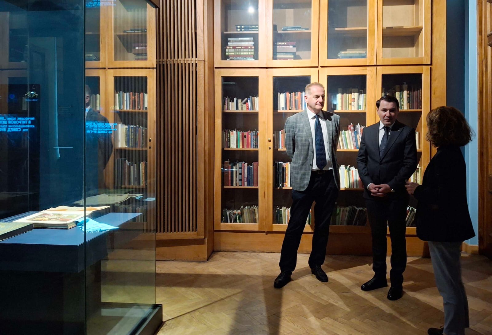 Ilçi Döwletmyrat Seýitmämmedow bilen K.Gamsahurdiýanyň arasynda geçirilen duşuşyk, 2025-nji ýylyň 23-nji iýuny, Tbilisi, Gruziýa (Surat: Türkmenistanyň Gruziýadaky ilçihanasy)