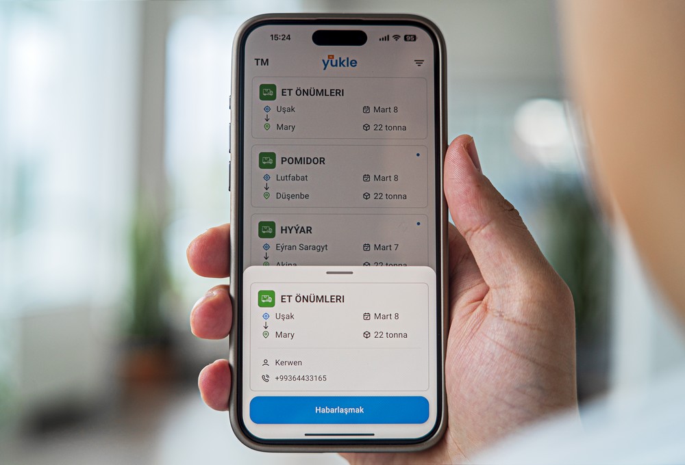 The user explores the new features of the Ýükle app. (Photo: BT)