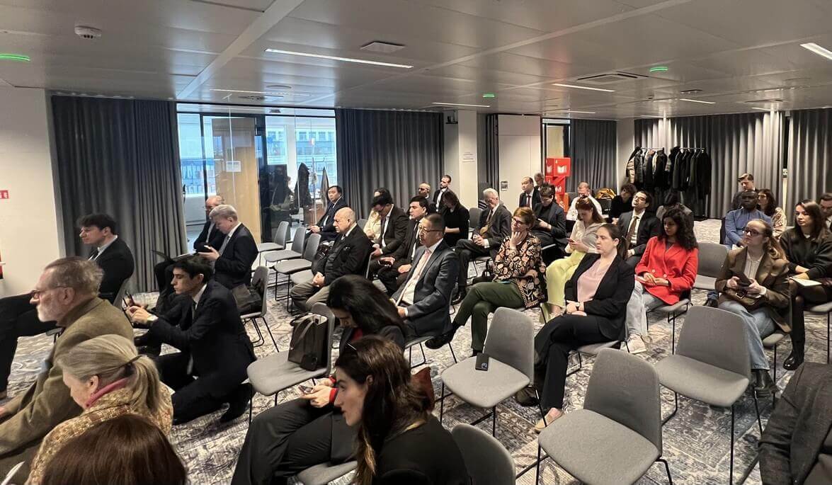 ÝB-niň “Global Gateway” başlangyjy boýunça geçirilen Maýadarlar forumynyň jemlerine bagyşlanan “tegelek stol” maslahaty, 2024-nji ýylyň 2-nji fewraly, Brýussel, Belgiýa. (Surat: “Biznes Türkmenistan”)