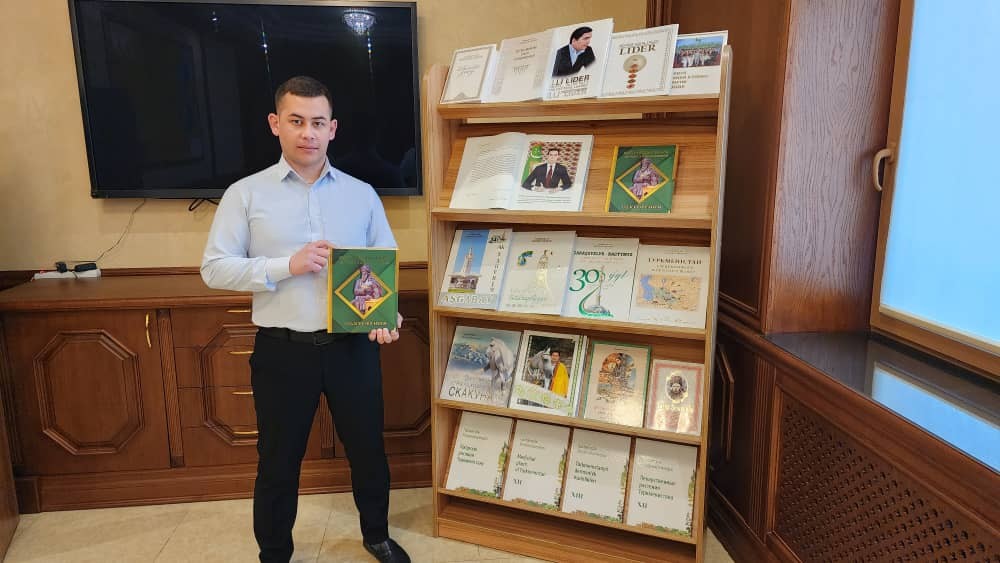 Familiarization with the book "Магтимгули Пираги. ОДКРОВЕННЯ", published in honor of the 300th anniversary of Magtymguly Pyragy