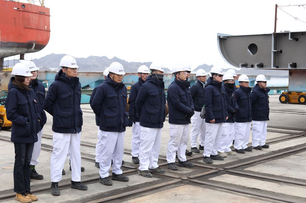 Сотрудники южнокорейской компании «Koryo Shipbuilding Industry Technology Co., Ltd.», 6 января 2025 года, Балканский велаят, Туркменистан (Фото: balkanshipyard.com.tm)